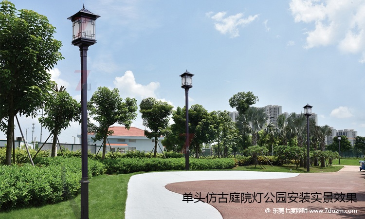 3.2米高單頭仿古庭院燈公園安裝實(shí)景效果